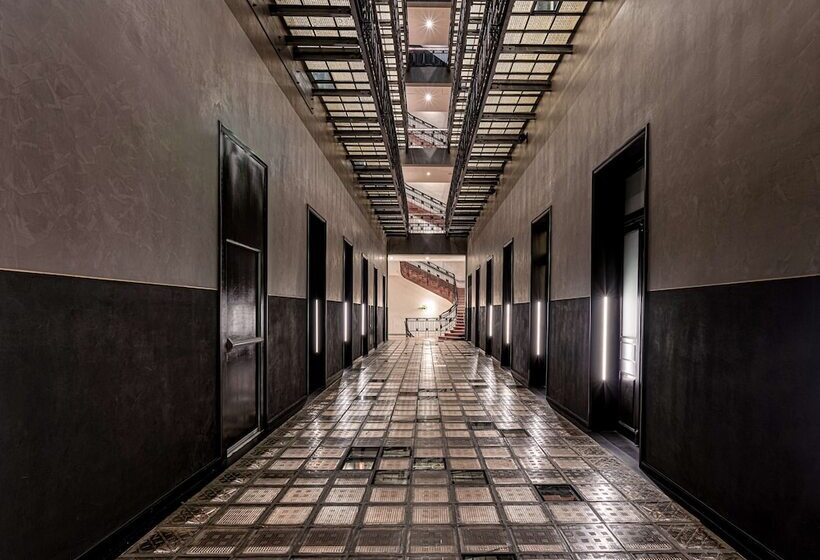 هتل Umbral, A Curio Collection By Hilton