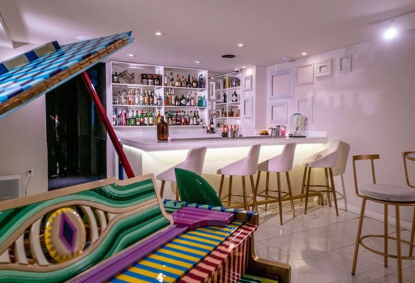 هتل Umbral, A Curio Collection By Hilton