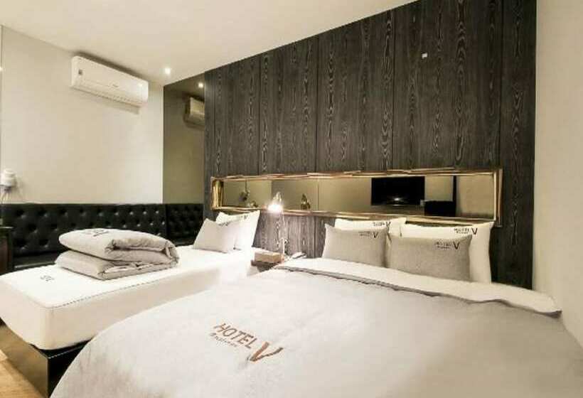 هتل V
