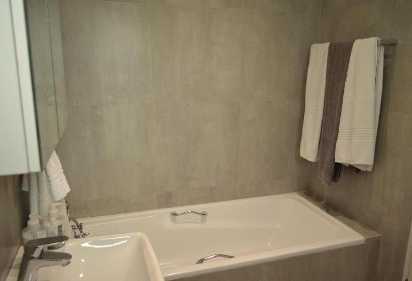 פנסיון On The Bay