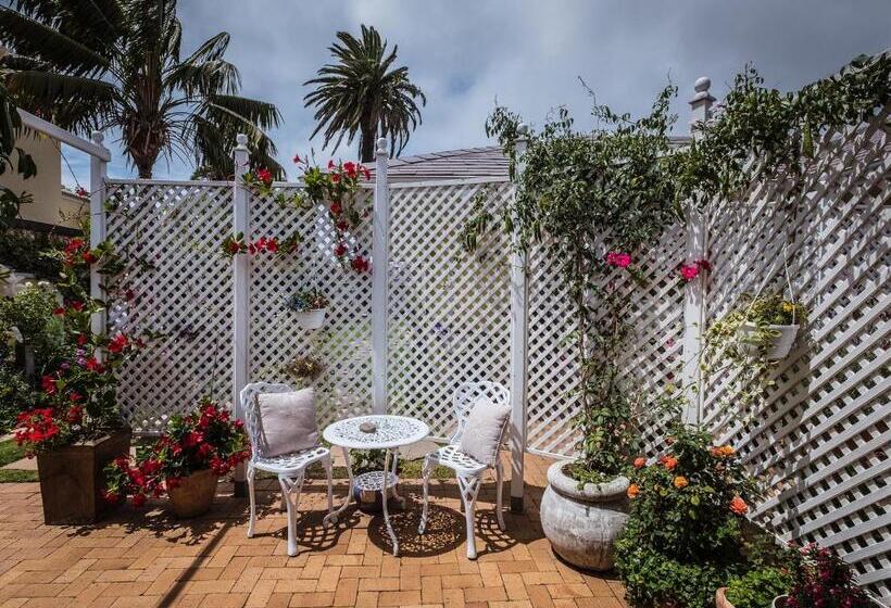 פנסיון On The Bay