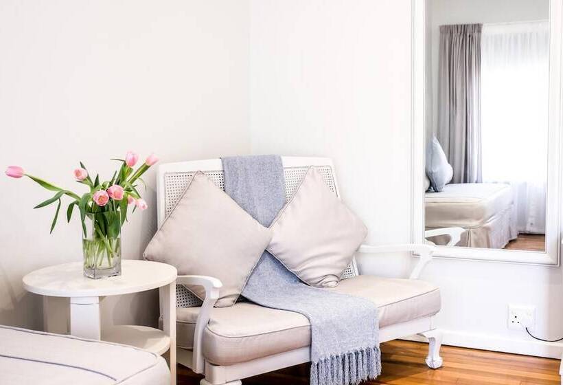 פנסיון On The Bay