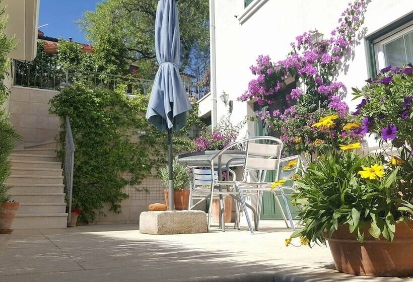 Villa Brumnic Apartments