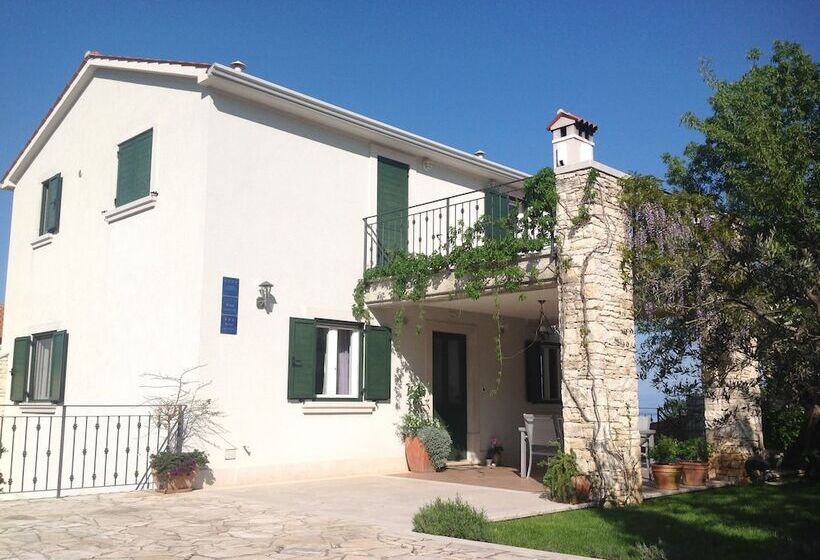 Villa Brumnic Apartments