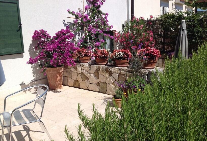 Villa Brumnic Apartments