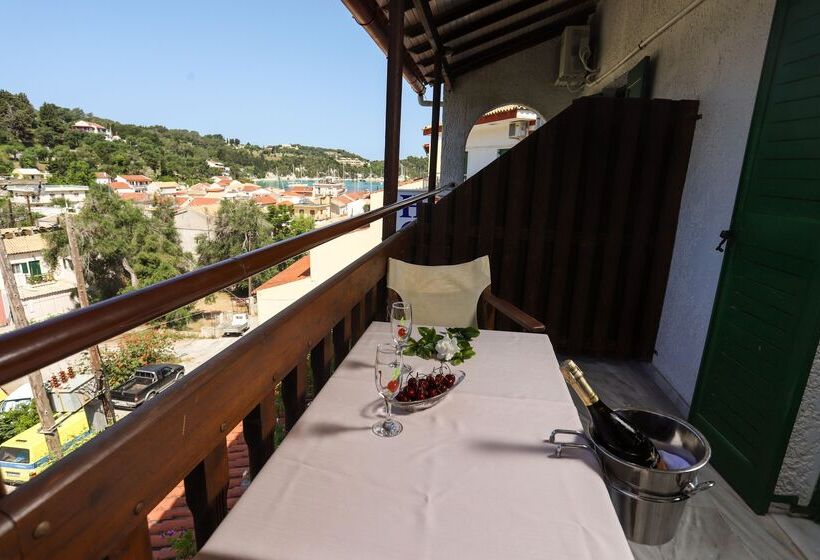 Bastas Hotel & Studios