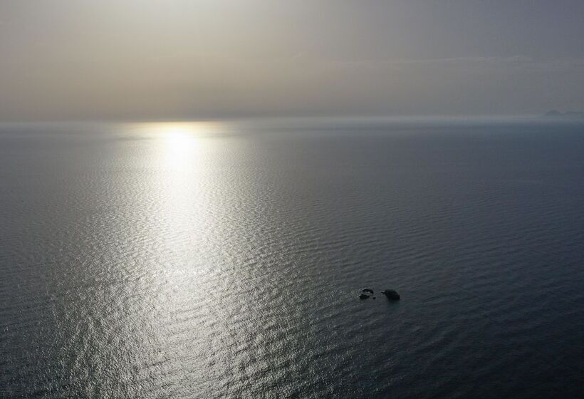 Bastas Hotel & Studios