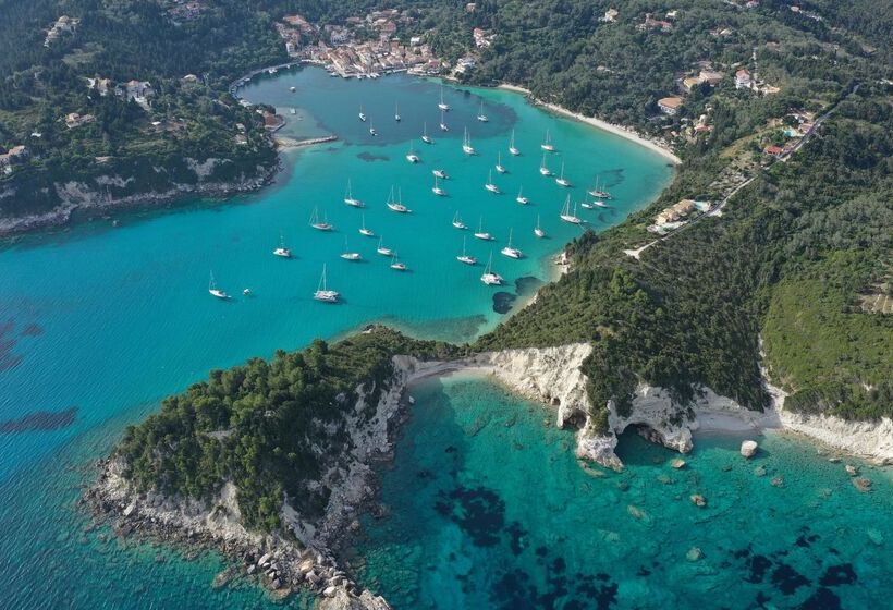 Bastas Hotel & Studios