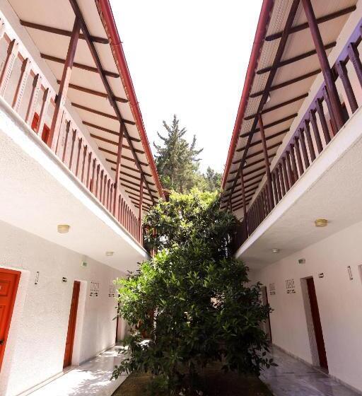 Bastas Hotel & Studios