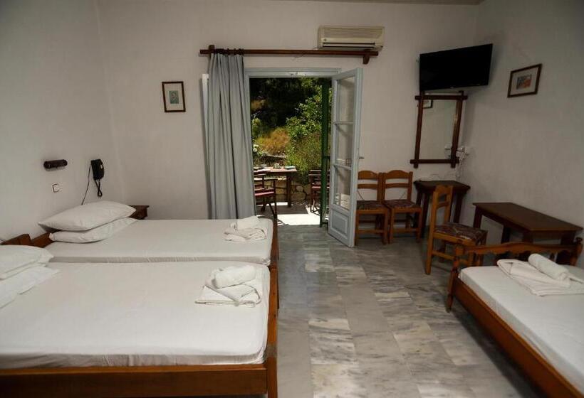 Bastas Hotel & Studios