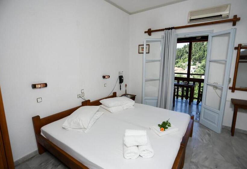 Bastas Hotel & Studios