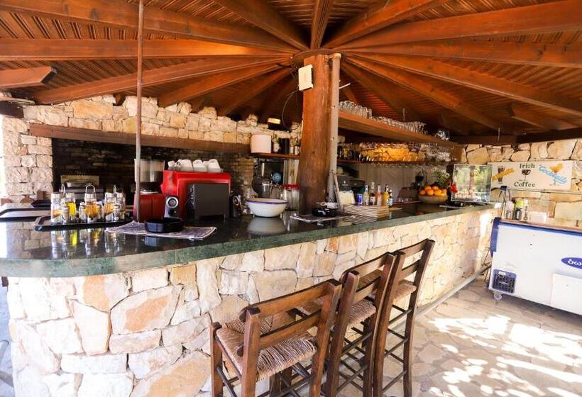 Bastas Hotel & Studios