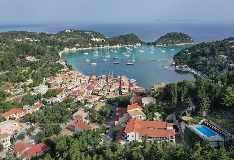 Bastas Hotel & Studios