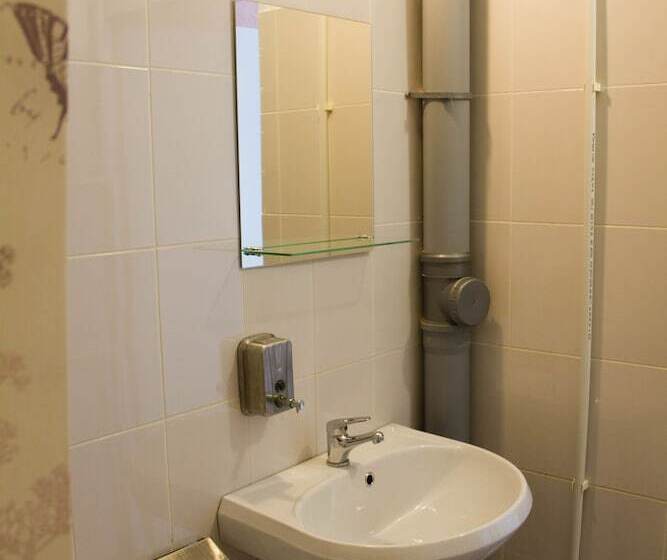 تختخواب و صبحانه Kurgan