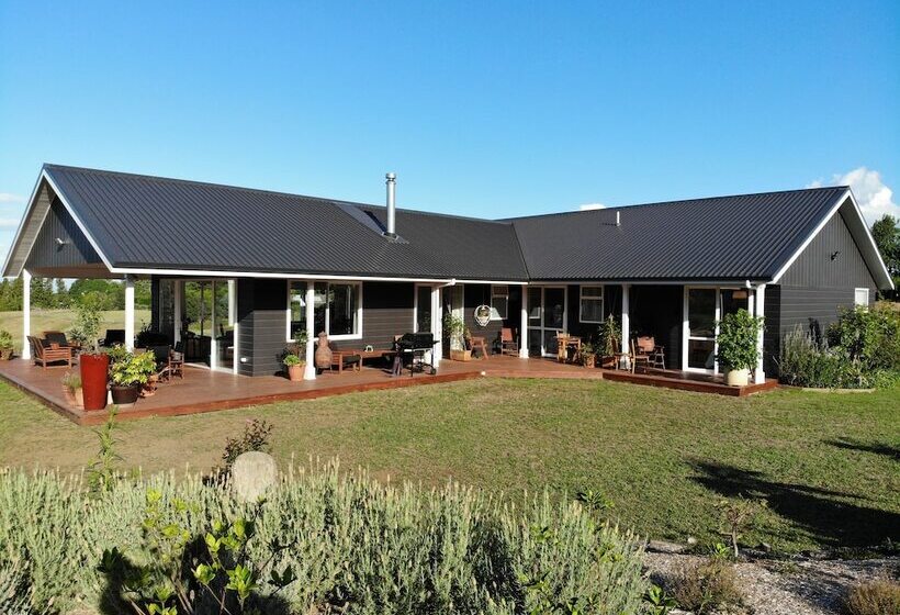 تختخواب و صبحانه Lavender Vale