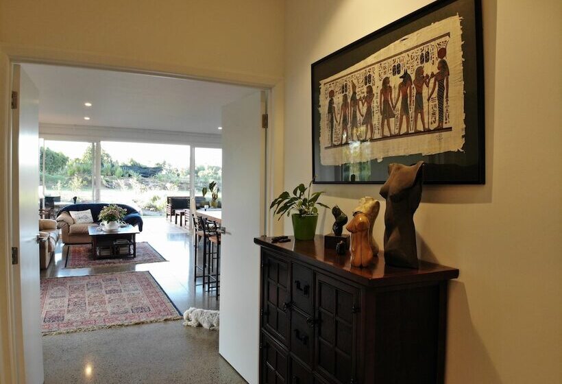 تختخواب و صبحانه Lavender Vale