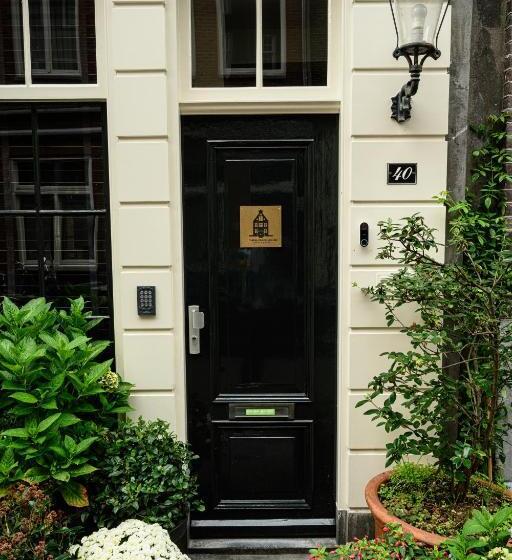 تختخواب و صبحانه The Blossom House Amsterdam