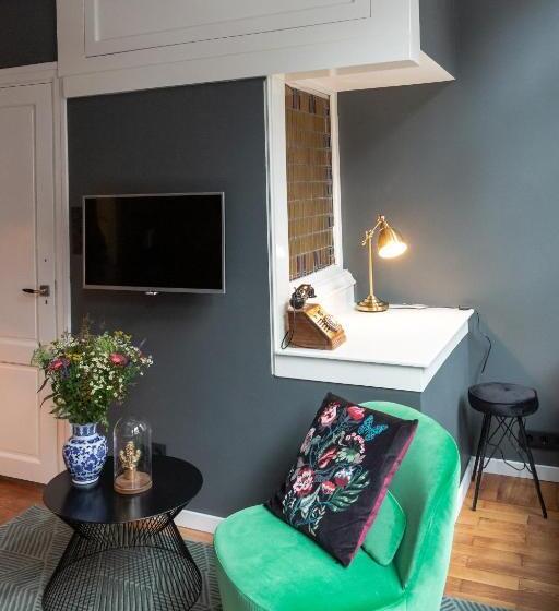 تختخواب و صبحانه The Blossom House Amsterdam