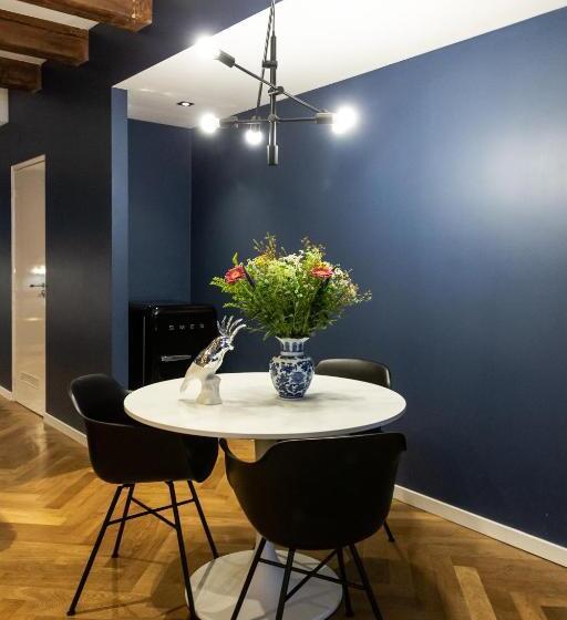 تختخواب و صبحانه The Blossom House Amsterdam