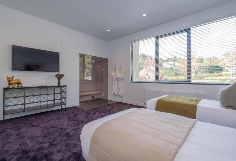 Hepburn Springs Escape