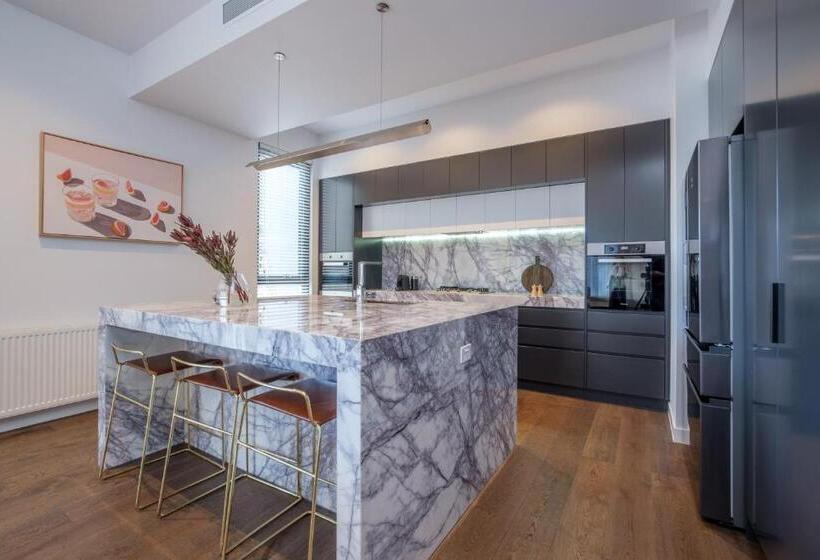 Hepburn Springs Escape