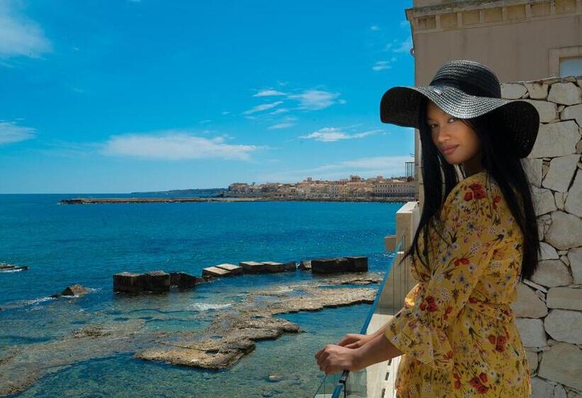 Хостел Re Dionisio Luxury Suites