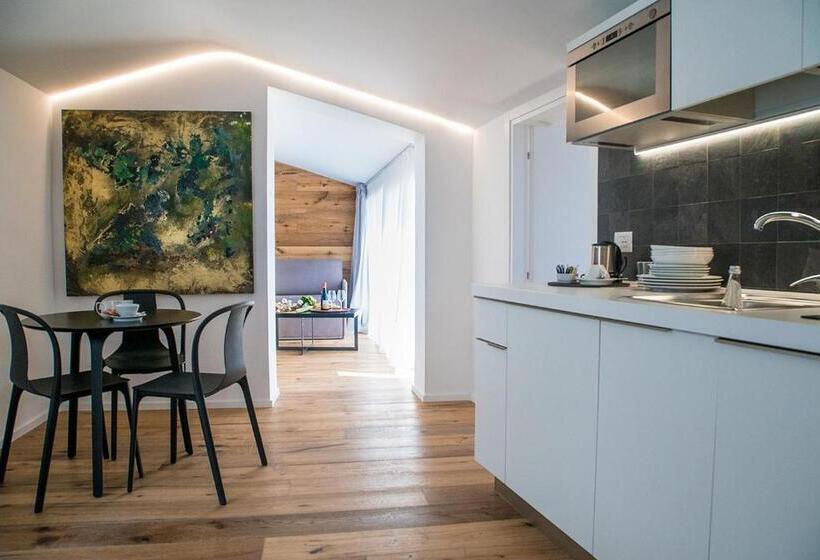 Хостел Re Dionisio Luxury Suites