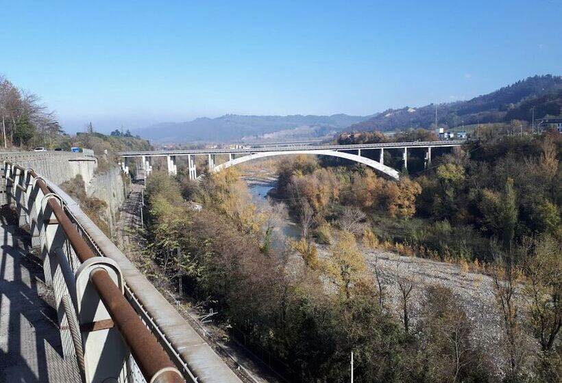 مسافرخانه Villa Del Sasso