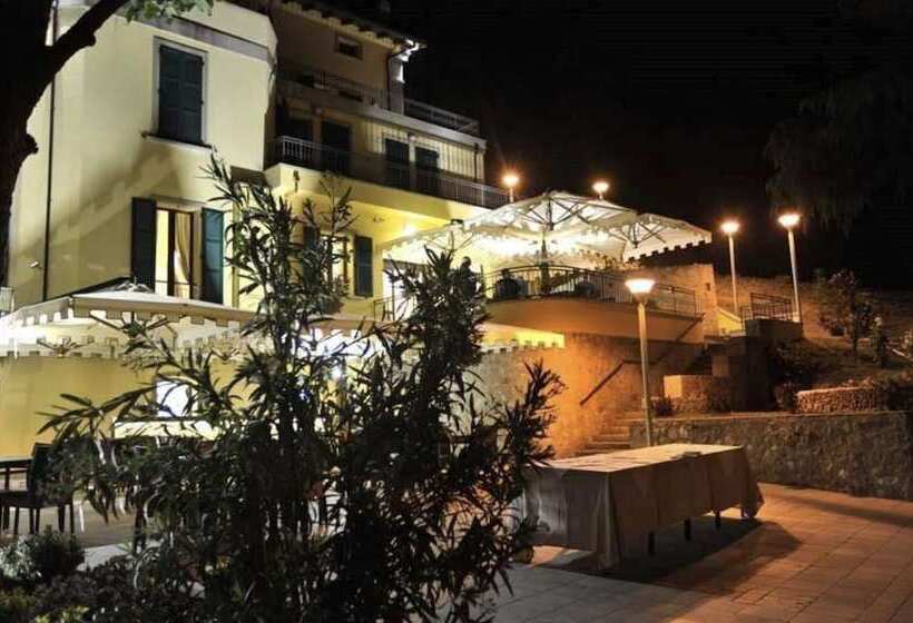 مسافرخانه Villa Del Sasso