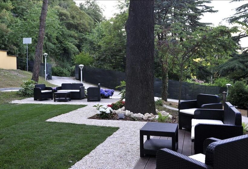 مسافرخانه Villa Del Sasso