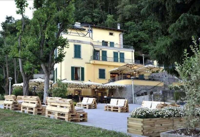 مسافرخانه Villa Del Sasso