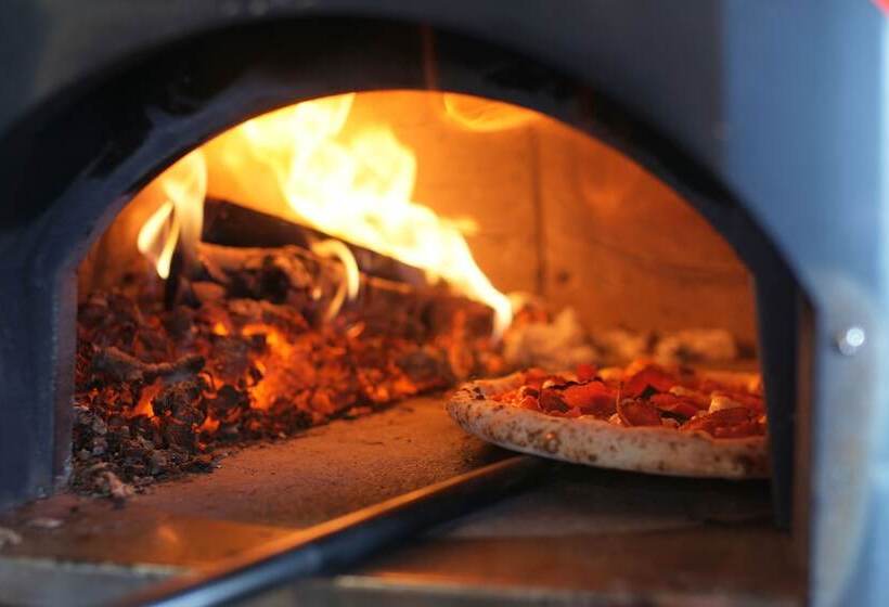 مسافرخانه Villa Del Sasso