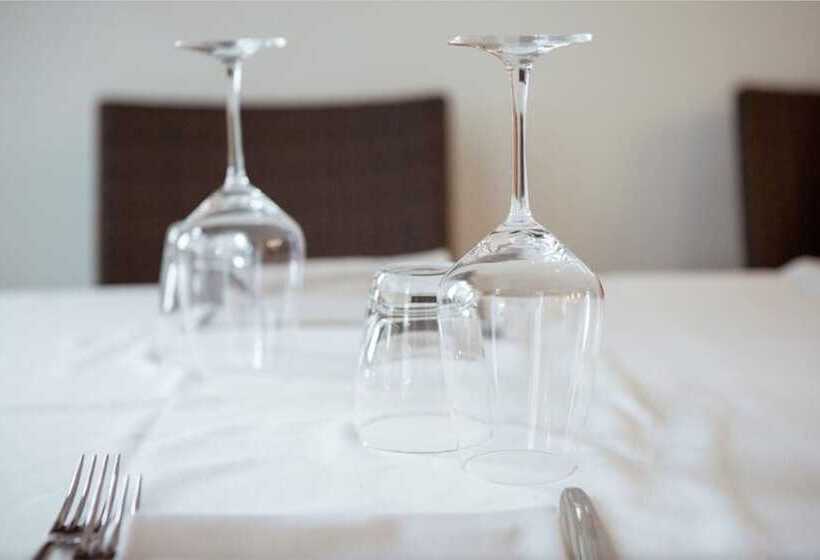 مسافرخانه Villa Del Sasso