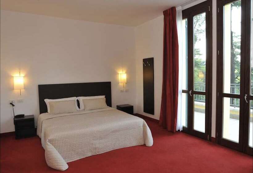 مسافرخانه Villa Del Sasso