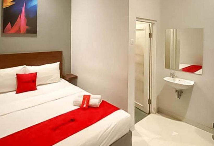 Отель Reddoorz Syariah At Pucang Anom