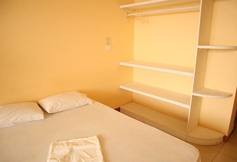 ホテル Atacames Inn