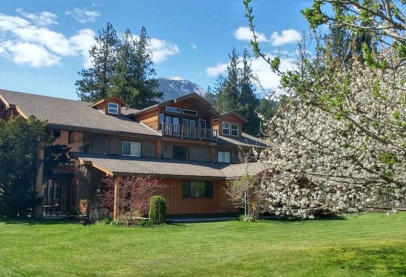 ホテル Bella Coola Mountain Lodge