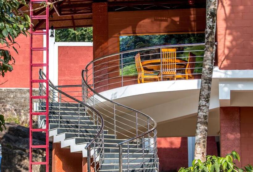 호텔 Edakkal Village Resort