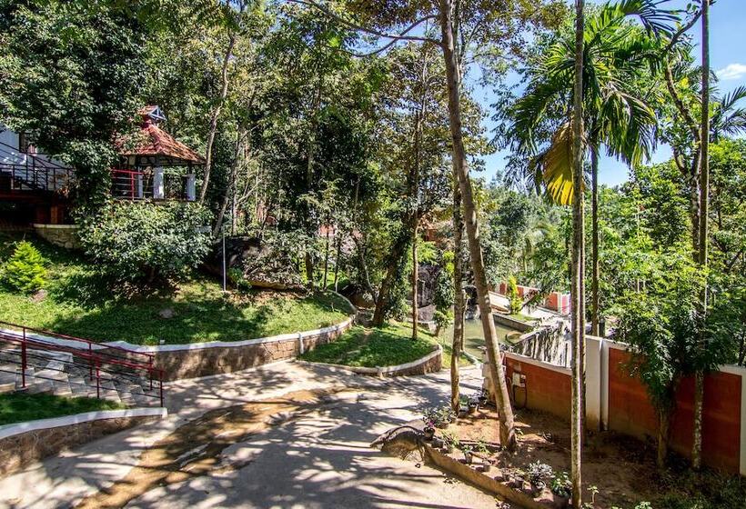 호텔 Edakkal Village Resort
