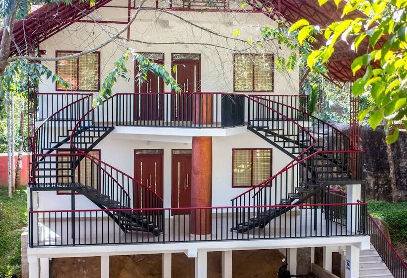 فندق Edakkal Village Resort