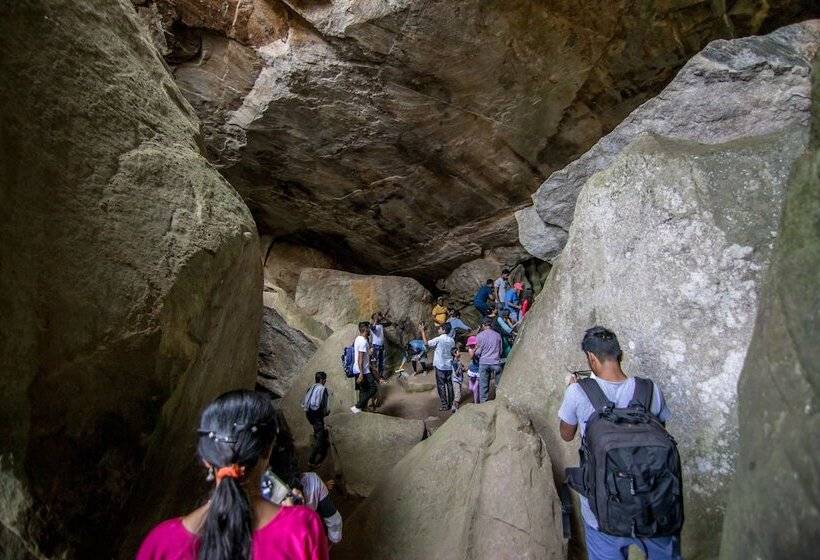 فندق Edakkal Village Resort