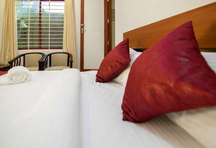 호텔 Edakkal Village Resort