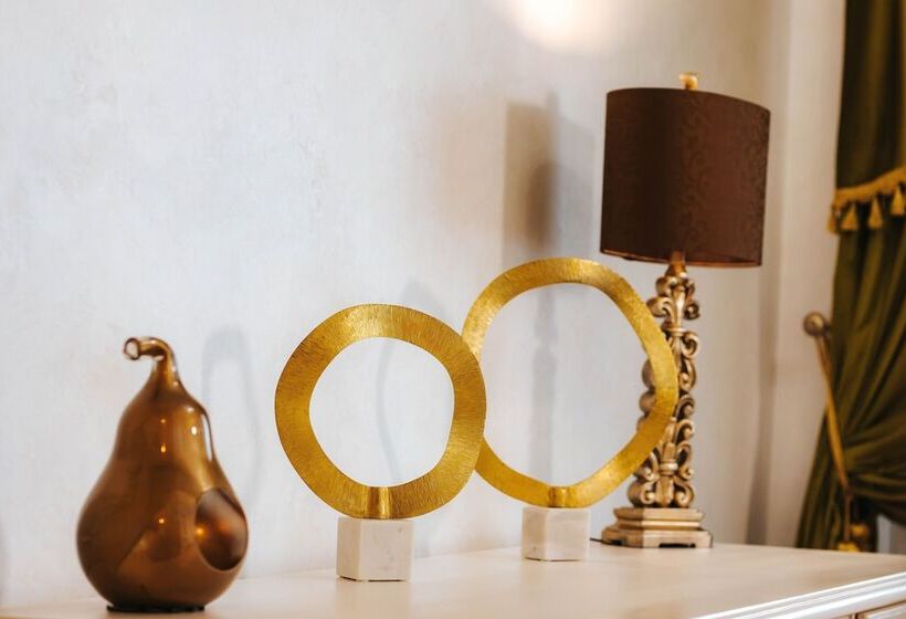 Отель Evianne Boutique