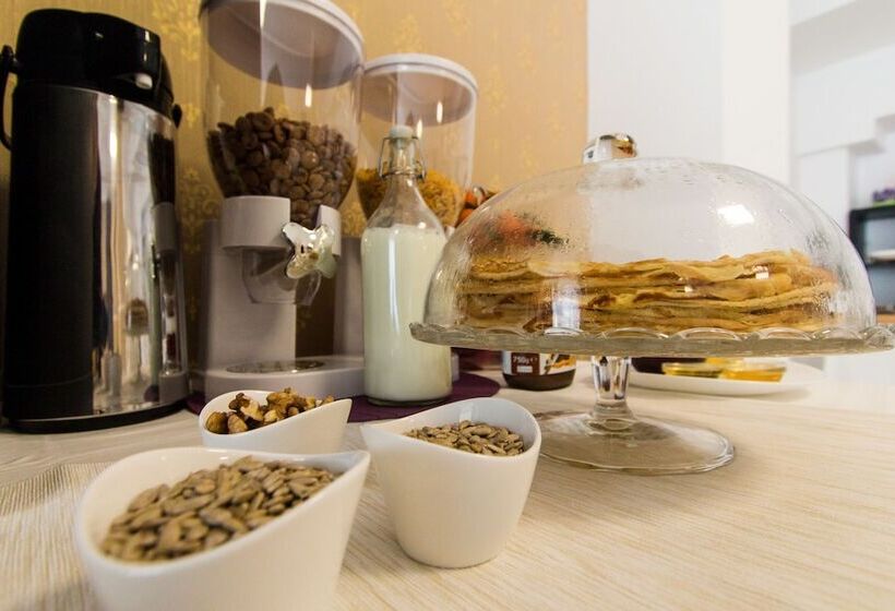 Отель Evianne Boutique