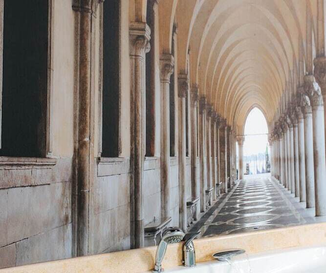 Отель Evianne Boutique