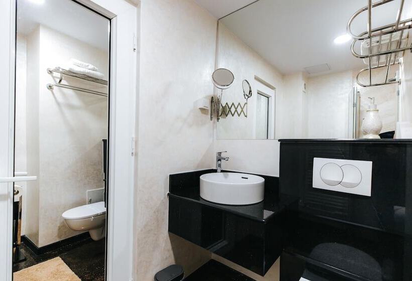 Отель Evianne Boutique