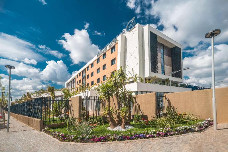 هتل Golden Tulip Royaume