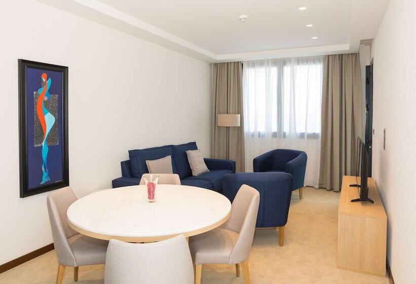 هتل Golden Tulip Royaume