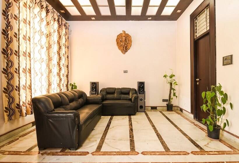 هتل Home Feeling Accomodation By Oyo Rooms