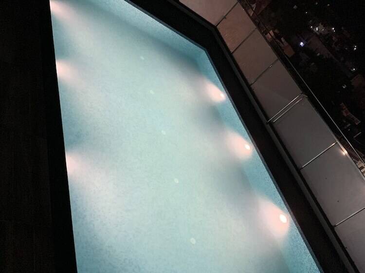 فندق Royal Amer City